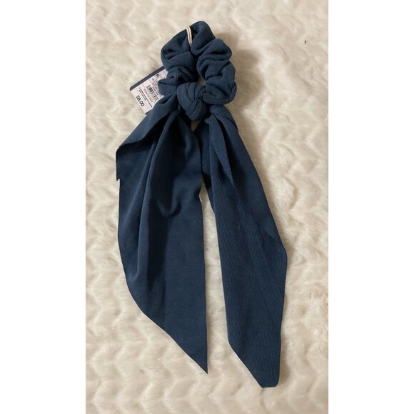 NEW 25 Pieces of Hair Accessories Headwraps Scrunchies Side Combs Claw Clip - Picture 2 of 7